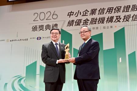 2026年3月16日行政院長卓榮泰出席2026中小企業信用保證融資業務績優金融機構及授信經理人頒獎典禮 　共6張