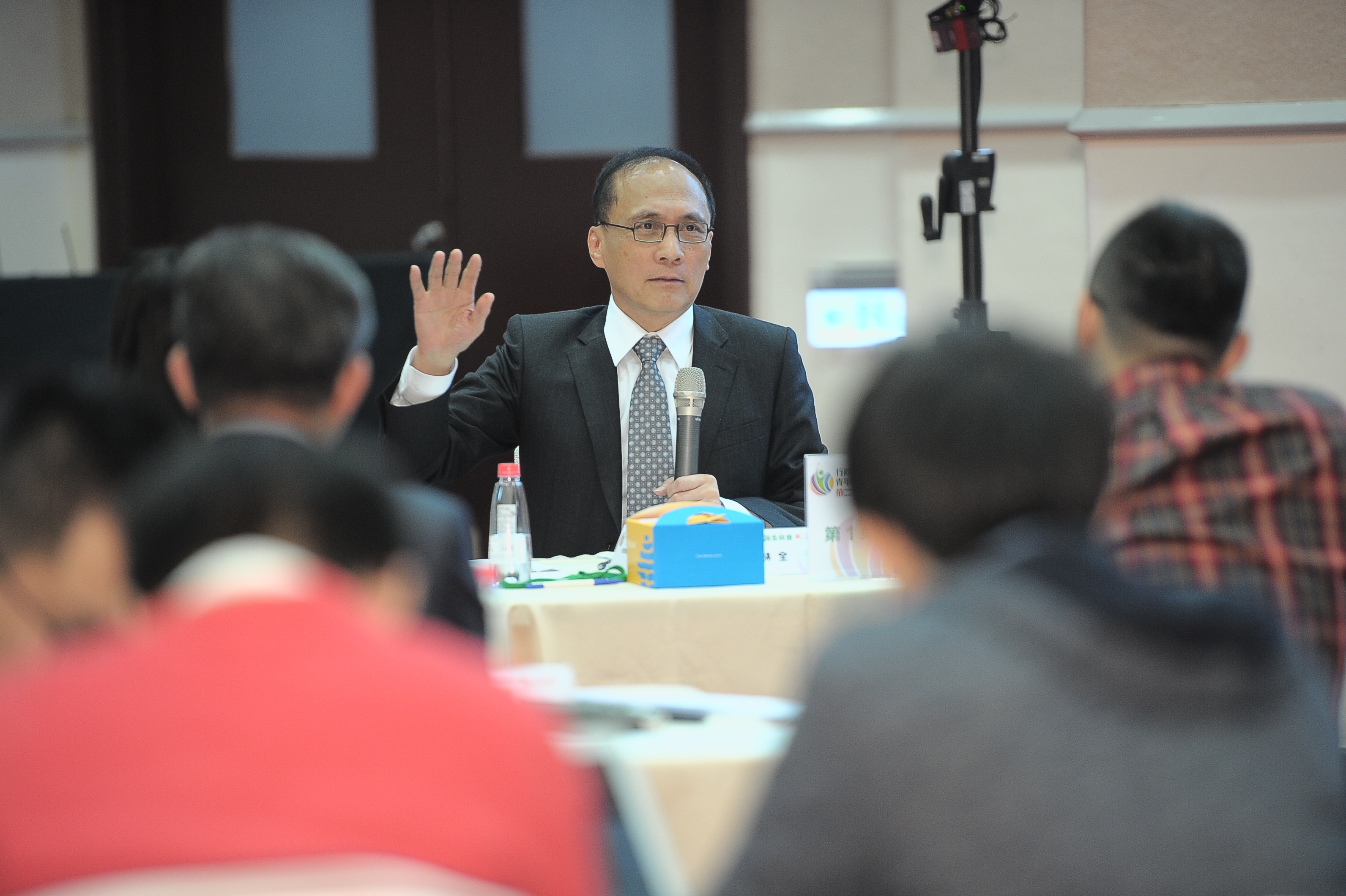 主持「行政院青年諮詢委員會」 林揆：以開放心胸溝通並解決問題 　共3張
