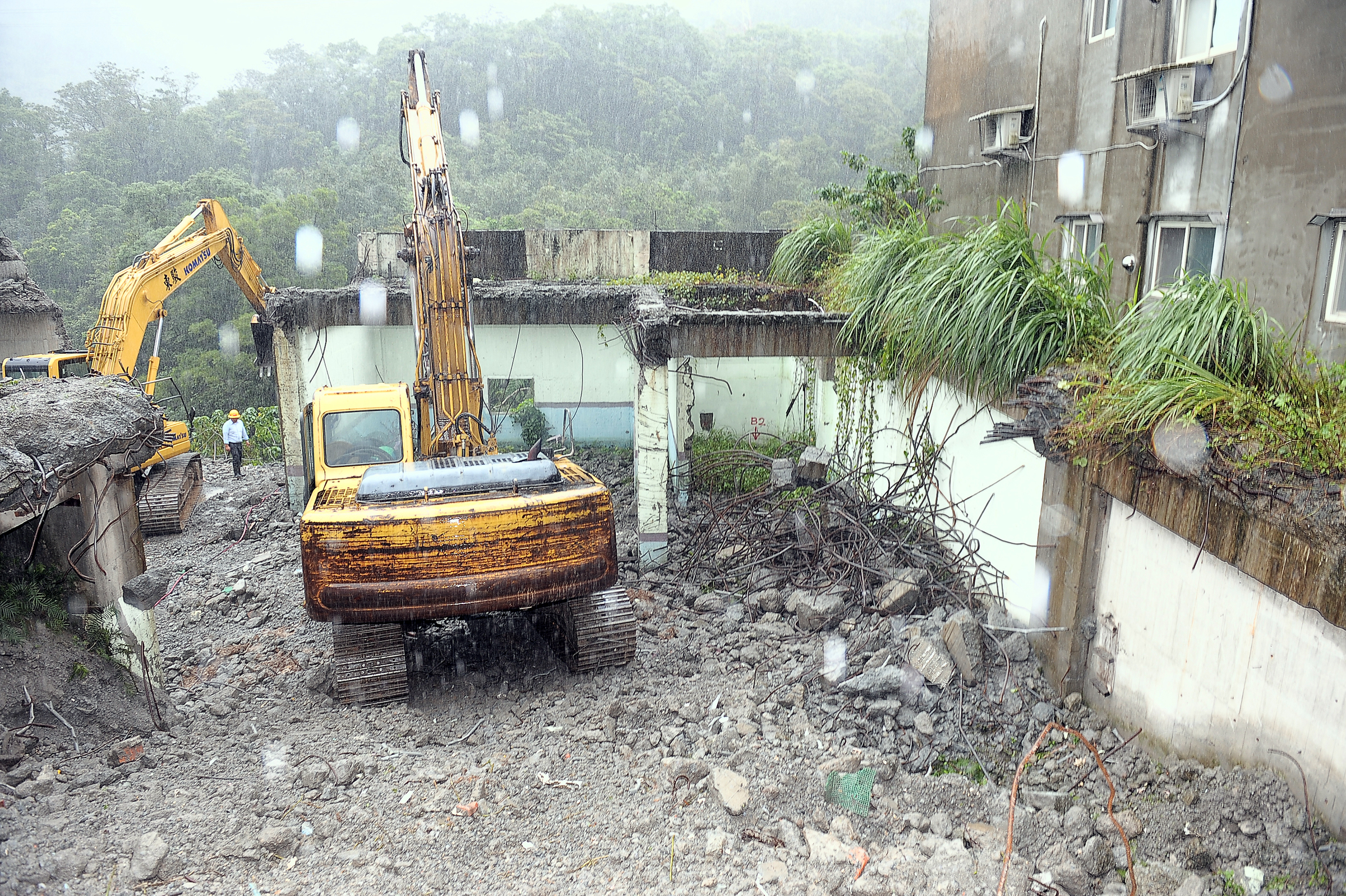 視察汐止民宅地基掏空災情 林揆：妥善規劃水土保持  強化防災量能