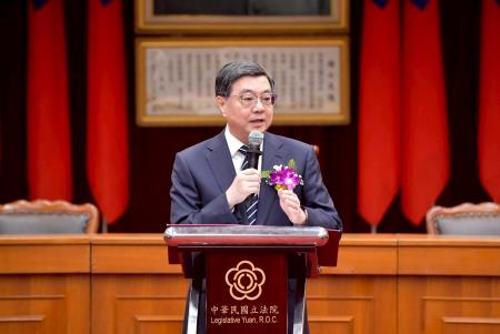 2026年4月24日行政院長卓榮泰出席立法院厚生會第34屆會長交接典禮 　共5張