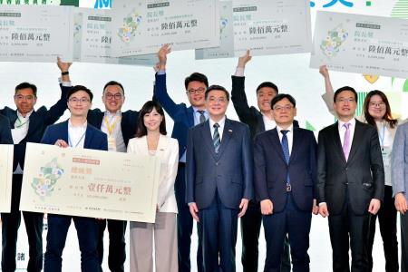 2026年5月27日行政院長卓榮泰出席「創業綻放－創業大聯盟競賽」頒獎典禮　共8張