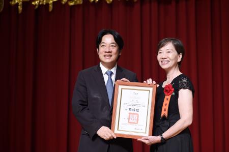 1070822賴清德院長出席「106年調解案件榮獲中央各獎項績優人員表揚大會」-4