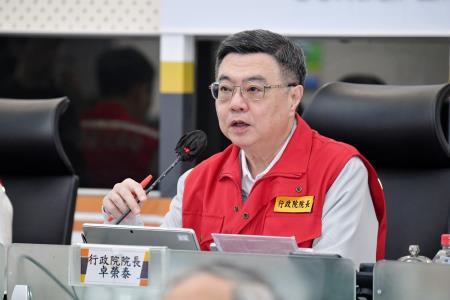 2025年7月6日行政院長卓榮泰視導丹娜絲颱風中央災害應變中心。　共5張