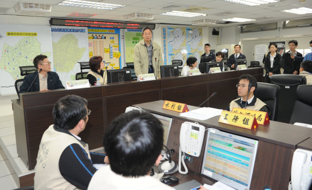 張揆三度親赴臺南關心震災民眾 鼓勵災民堅強生活成為社會驕傲 　共5張