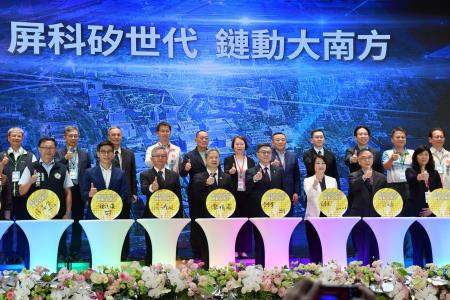 2025年5月19日行政院長卓榮泰出席屏科半導體供應鏈進駐啟動典禮_1 　共8張