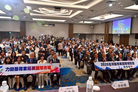 2026年7月8日行政院長卓榮泰出席全國商業總會第12屆第3次會員代表大會 　共5張