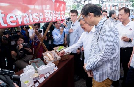 2023年8月26日行政院長陳建仁出席「2023台日水果夏祭」開幕式。