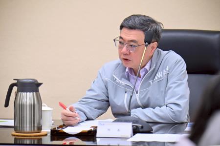 2026年5月4日行政院長卓榮泰主持因應中東衝突民生安定專案會議　共3張
