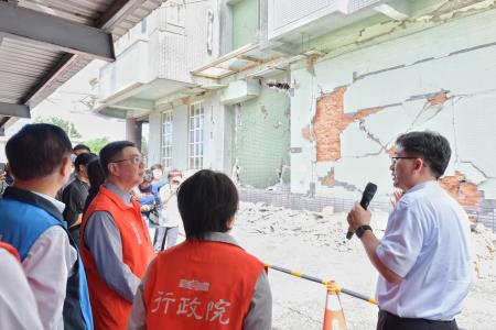 2024年6月22日行政院長卓榮泰視察0403震災現代生活大廈暨弱層補強成果。　共6張