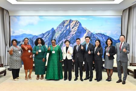 2025年2月11日行政院副院長鄭麗君接見史瓦帝尼王國副總理訪團。 　共7張