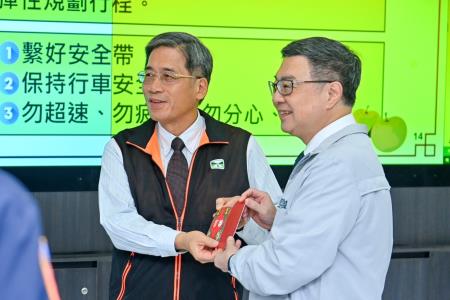 2025年1月25日行政院長卓榮泰視察高公局局本部交控中心　共7張