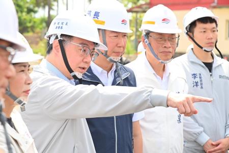 2026年5月16日行政院長卓榮泰視察高速鐵路屏東車站特定區路段臺鐵改善暨六塊厝車站遷建建設計畫進度 　共6張