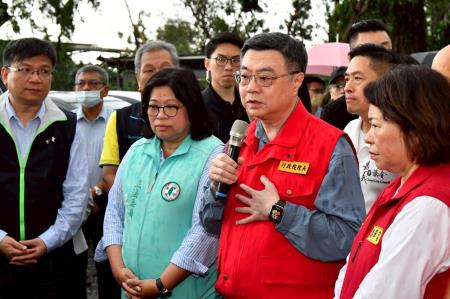 2025年7月8月行政院長卓榮泰視察嘉義市風災停電及復原情形　共5張