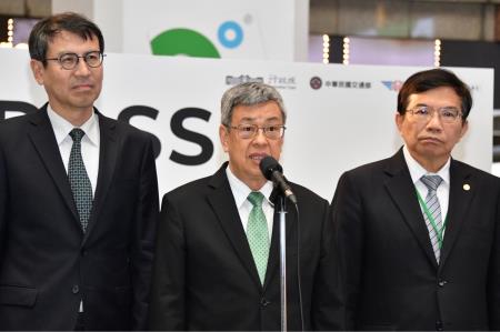 2023年6月14日行政院長陳建仁出席TPASS行政院通勤月票啟動記者會　共15張