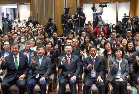 卓院長今(31)日出席114年全國社工專業人員表揚典禮照片 共6張_6