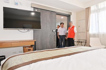 2024年5月10日-2行政院長陳建仁視察「前鎮漁港船員會館」