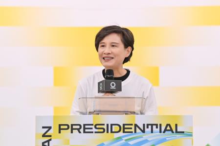 2025年10月29日行政院副院長鄭麗君出席「總統盃黑客松」工作坊　共6張