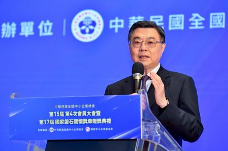 2025年6月24日行政院長卓榮泰出席出席「中華民國全國中小企業總會第15屆第4次會員大會暨第17屆國家磐石關懷獎章贈獎典禮」_1　共7張