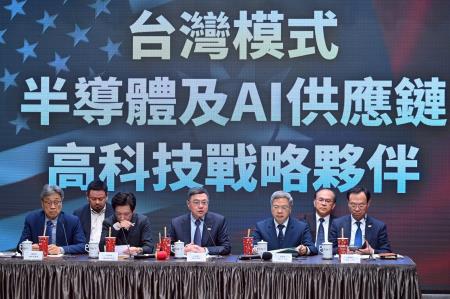 2026年2月13日行政院長卓榮泰出席臺美對等貿易協定總體說明記者會　共9張