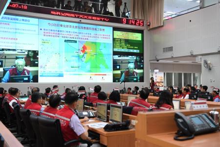 1070710行政院長賴清德視導「瑪莉亞颱風中央災害應變中心」-3　共3張