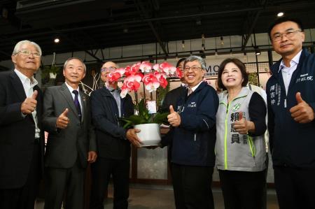 2023年3月5日行政院長陳建仁參訪世茂農業生技股份有限公司。　共17張