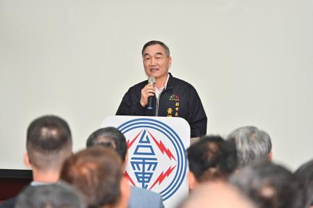 行政院長卓榮泰視察台中發電廠 　共5張