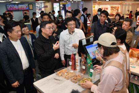 2024年11月9日行政院長卓榮泰視察國5銜接蘇花改公路計畫　共8張