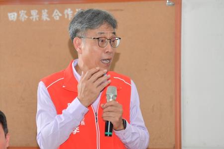 2024年7月13日_2行政院長卓榮泰視察紅龍果外銷供果園8　共10張