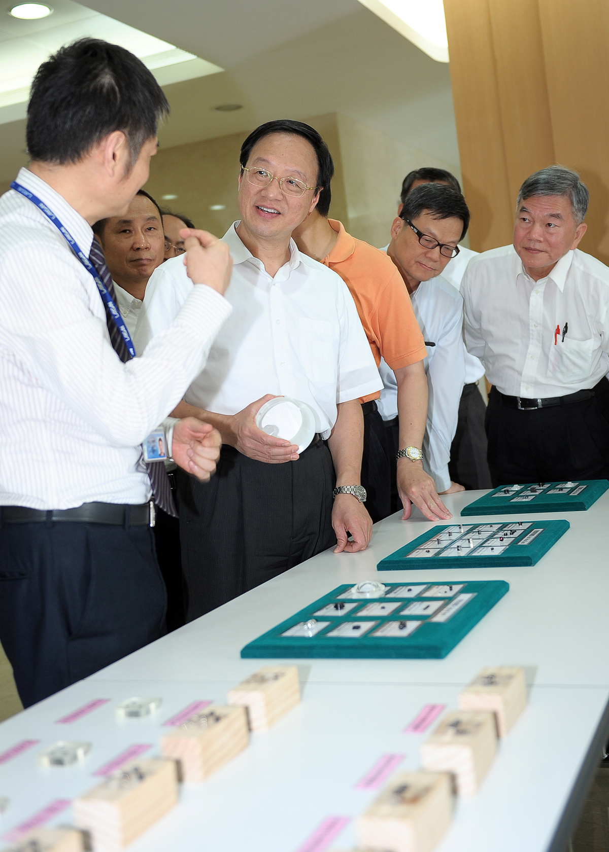 江揆推崇大立光良好典範 期許企業將經營成果合理回饋員工 　共2張