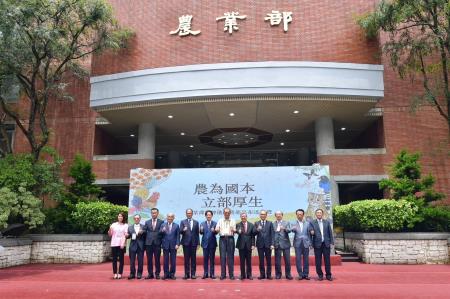 2023年8月1日行政院長陳建仁出席「農業部揭牌儀式暨部長布達典禮」。　共11張