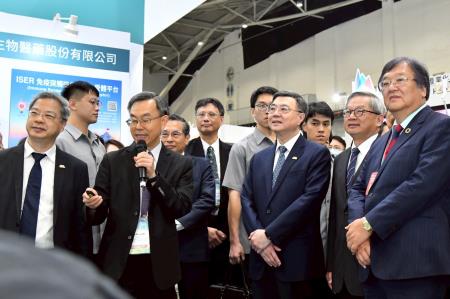 2025年7月24日行政院長卓榮泰出席「2025亞洲生技大會開幕典禮」　共8張