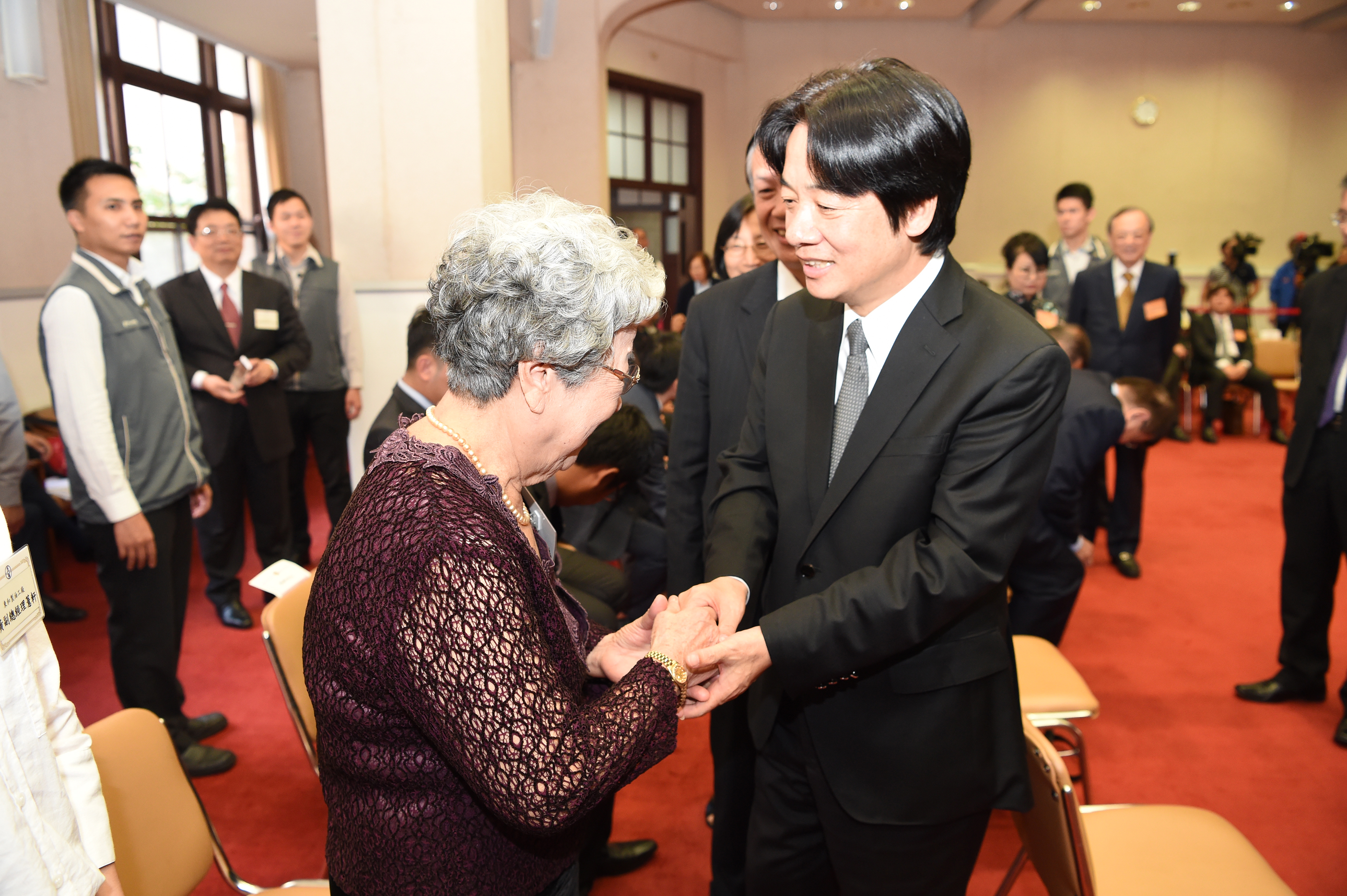 賴揆：政府持續做為經濟發展後盾 期勉社會共同努力促進國家發展 　共6張