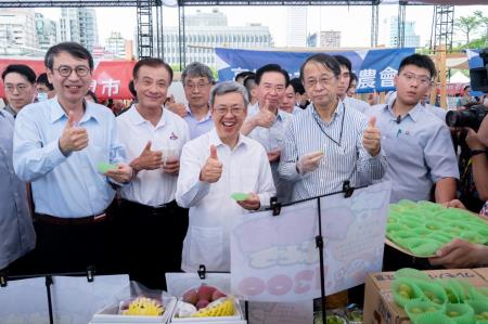 2023年8月26日行政院長陳建仁出席「2023台日水果夏祭」開幕式。　共13張