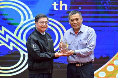 2026年4月15日行政院長卓榮泰出席台灣電力工會115年五一勞動節模範勞工表揚大會　共7張