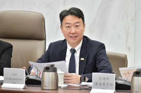 2025年1月22日行政院副院長鄭麗君主持行政院觀光產業振興諮詢會議 　共8張
