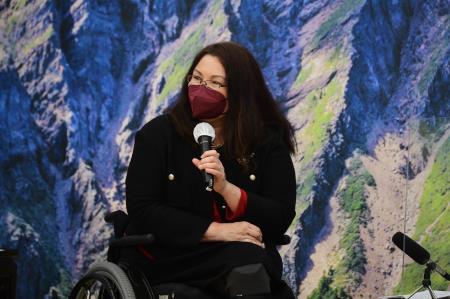 2022年5月31日行政院長蘇貞昌接見美國聯邦參議員達克沃絲一行S__158081707　共5張