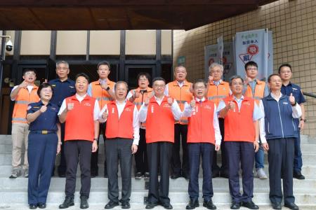 2024年6月8日行政院長卓榮泰視察113年端午節連假國道疏運辦理情形 _8_大合影　共8張