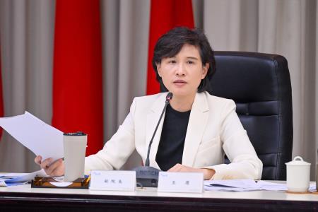 鄭副院長12日主持行政院「無人載具產業發展及管理機制專案會議」　共5張