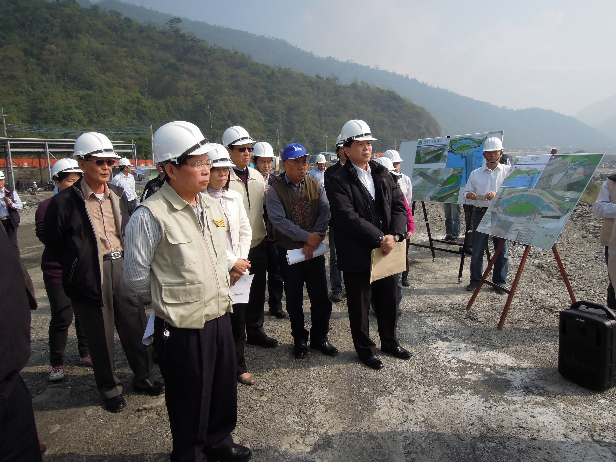 國土保育專案小組查看屏東沿海超抽地下水引起地層下陷等情形 　共4張