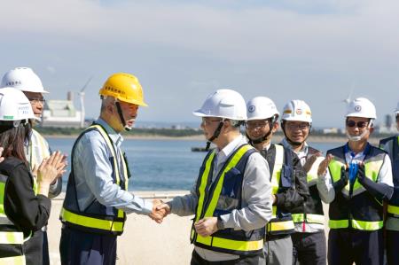 卓院長今(16)日視察中油觀塘接收站及台電大潭廠增建計畫照片 共12張_6 　共12張