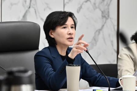 2026年3月26日行政院副院長鄭麗君主持物價穩定工作臨時會報　共5張