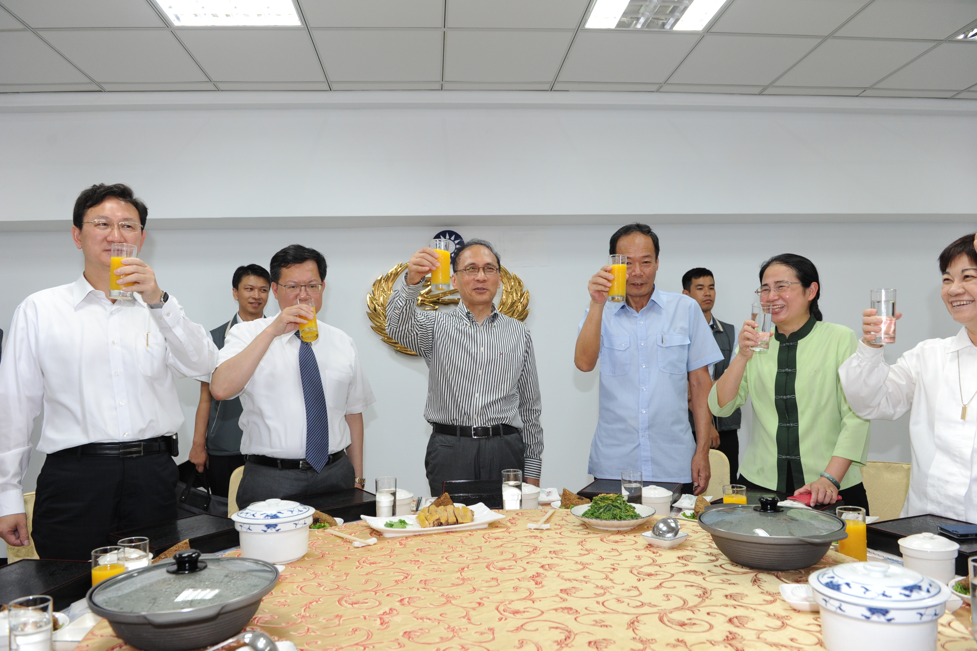 林揆視察海巡署第二三岸巡大隊 期勉端節堅守崗位確保國土安全 　共3張