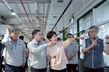 2026年6月12日行政院長卓榮泰視察臺南後壁花卉創新園區研究發展中心 　共4張