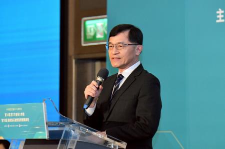 2026年6月23日行政院長卓榮泰出席「中華民國全國中小企業總會第16屆第1次會員大會暨第18屆國家磐石關懷獎章贈獎典禮」 　共6張