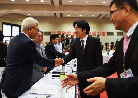 1070720行政院長賴清德出席107年度直轄市、縣（市）首長災害防救交流分享座談會-2 　共4張