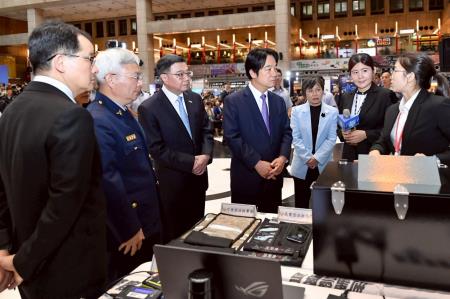 2026年6月11日行政院長卓榮泰出席115年警察節慶祝大會 　共8張