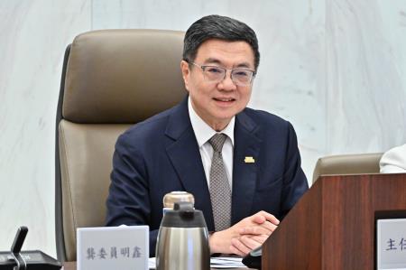 2024年10月17日行政院長卓榮泰主持行政院經濟發展委員會第2次會議。 　共7張