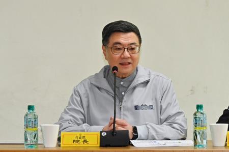 卓院長今（27）日慰勉「高雄興達電廠春節大修員工」照片共6張