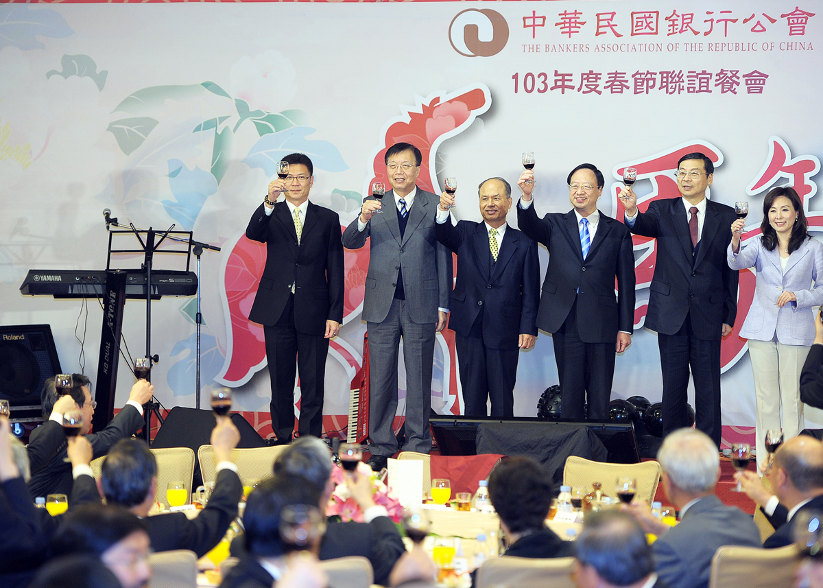 江揆期許金融業建立亞洲知名區域銀行 壯大我國金融產業 　共1張