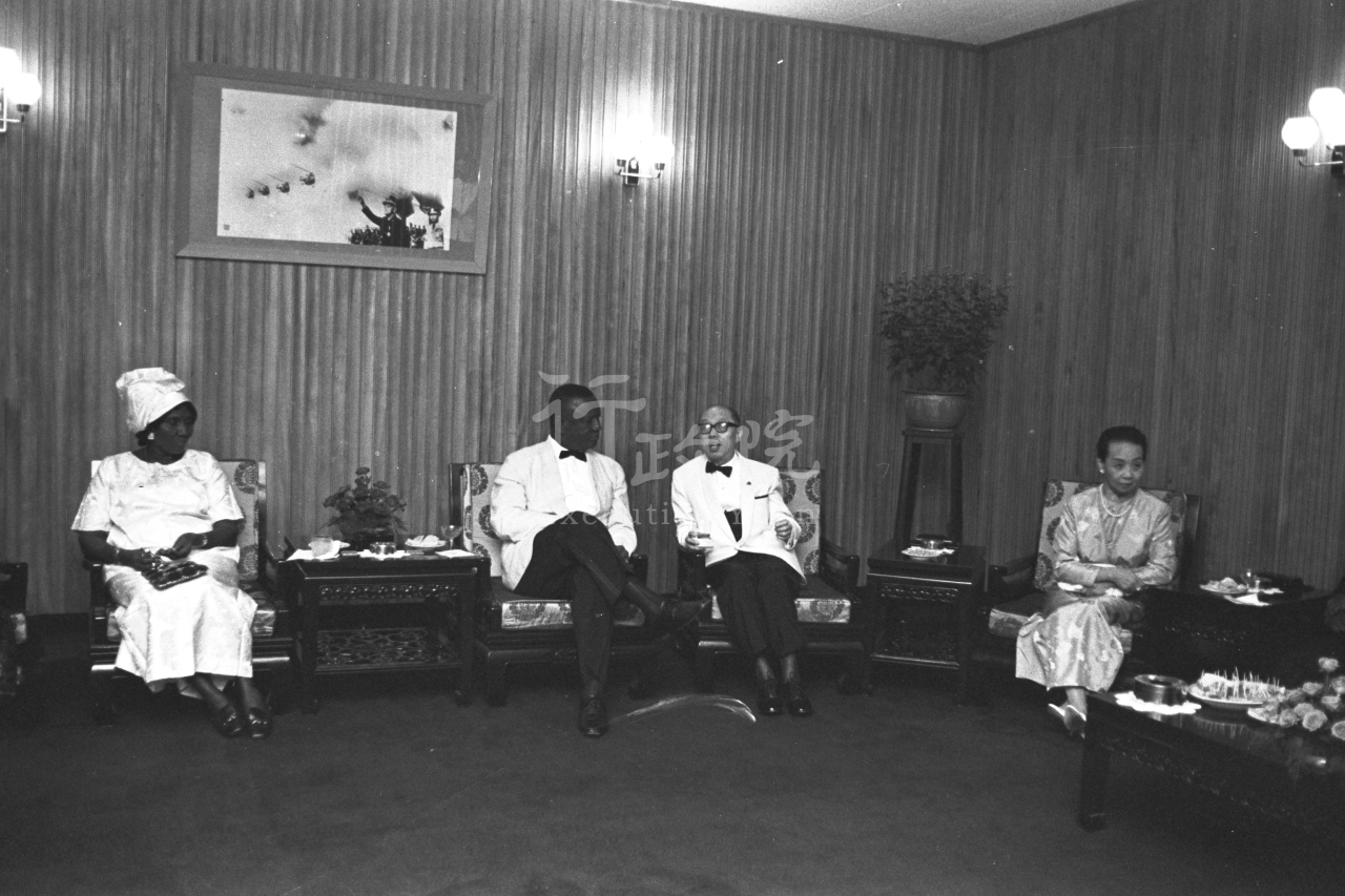 1969年5月26日嚴家淦院長國宴獅子山總理史蒂文斯暨夫人及拜會嚴家淦院長 共1張 　共1張